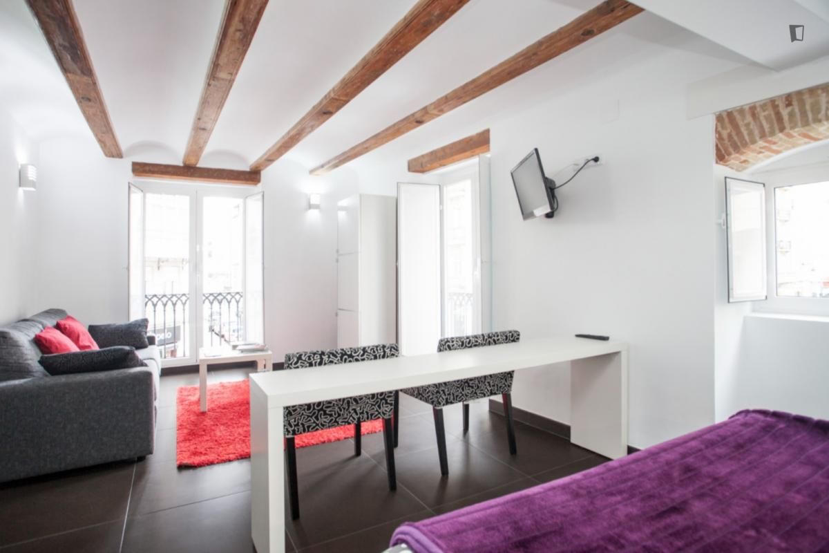 Study to rent in La Roqueta