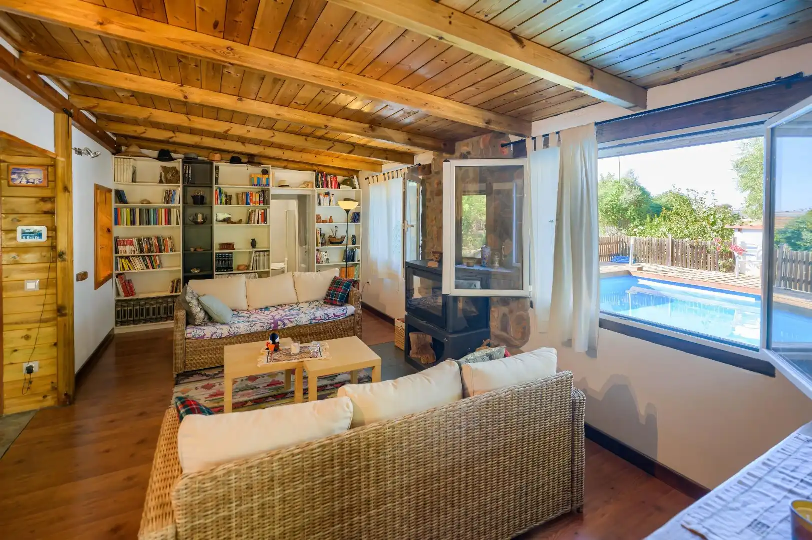 Sala de estar de Casa o chalet en venta en Sanlúcar la Mayor con Aire acondicionado, Jardín privado y Trastero