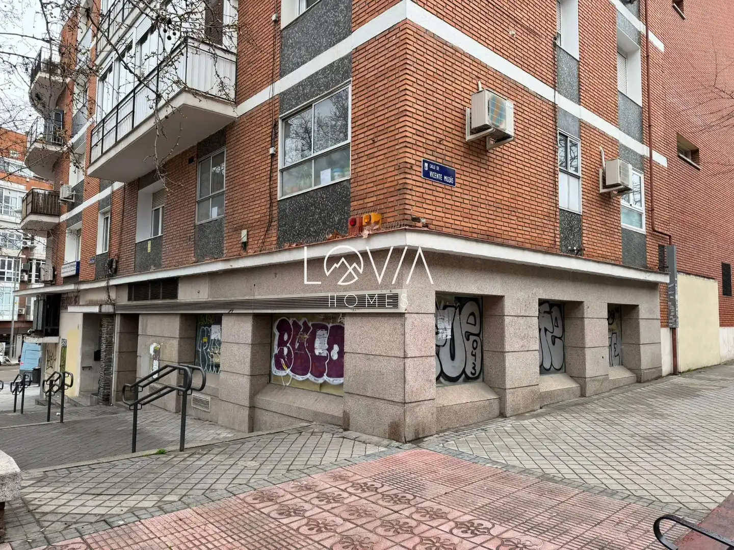 Vista exterior de Local en venda en Madrid