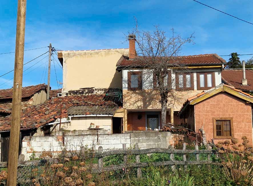 Exterior view of House or chalet for sale in Mieres (Asturias)  with Private garden, Storage room and Furnished