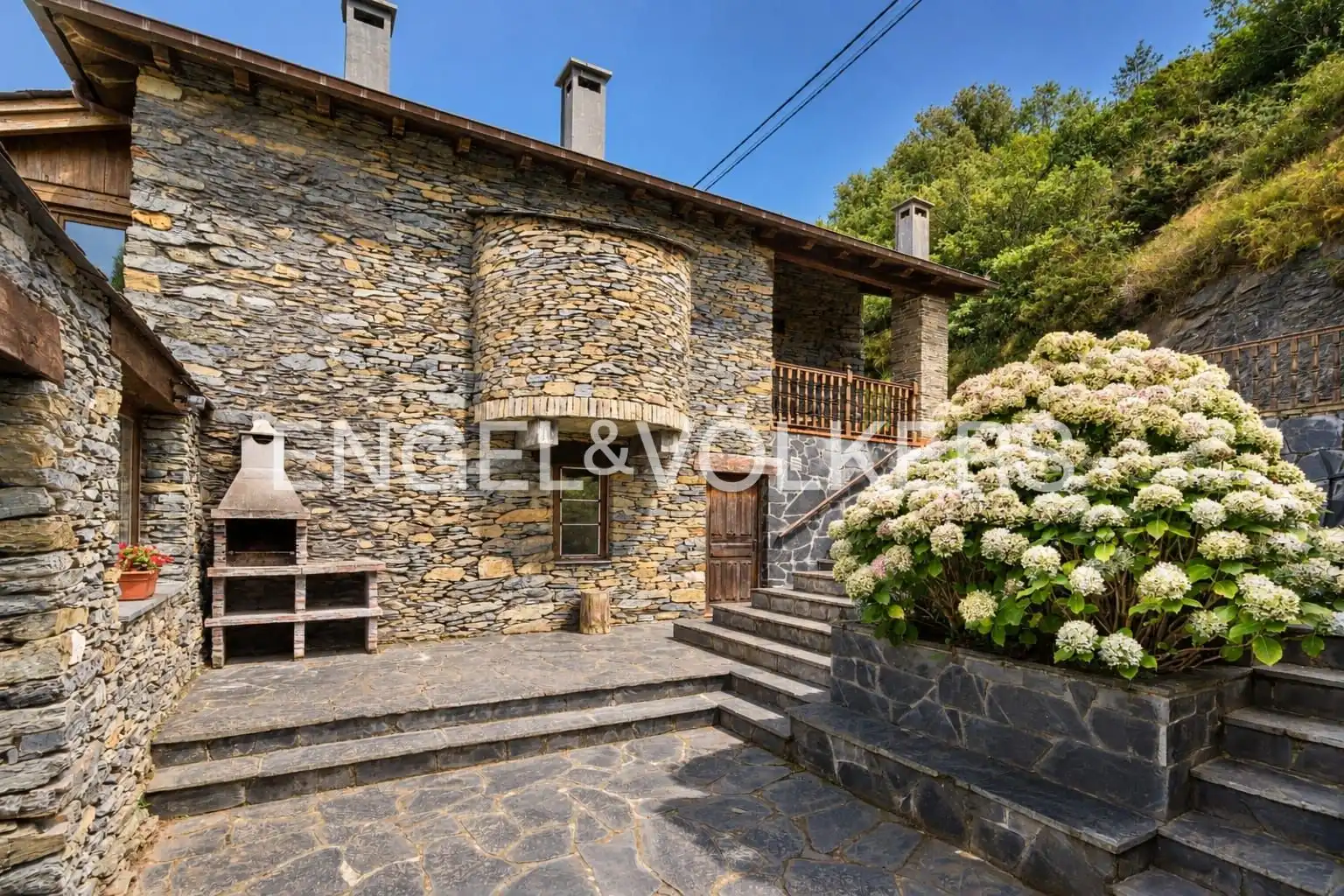 Vista exterior de Casa o xalet en venda en Valdés - Luarca amb Calefacció, Jardí privat i Terrassa