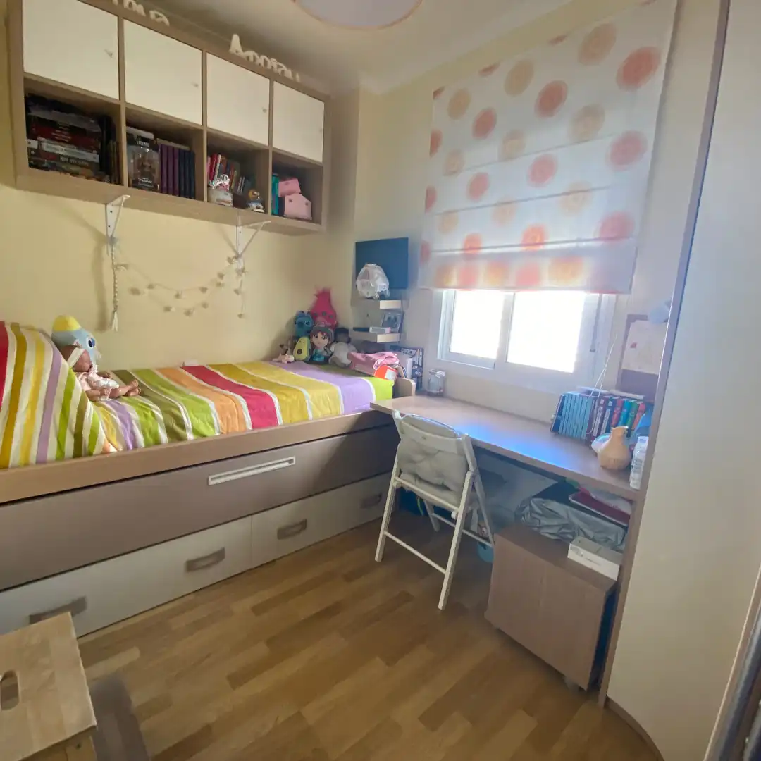 Habitación de Casa adosada en venta en Dos Hermanas con Aire acondicionado, Parquet y Trastero