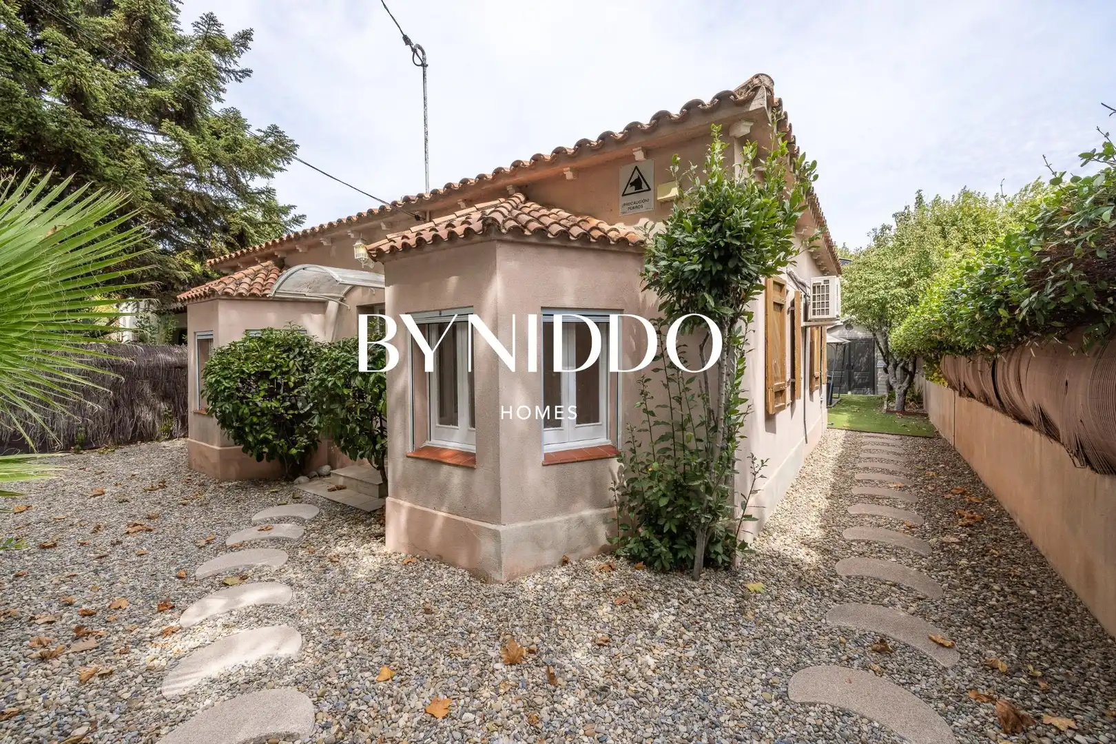 Vista exterior de Casa o chalet en venta en Sant Cugat del Vallès con Aire acondicionado, Calefacción y Jardín privado