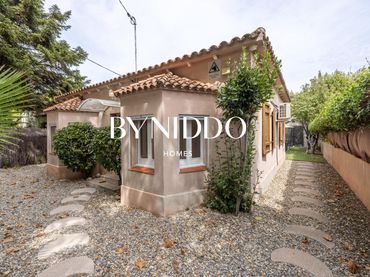 Casa amb piscina en venda a Carrer ANDALUSIA