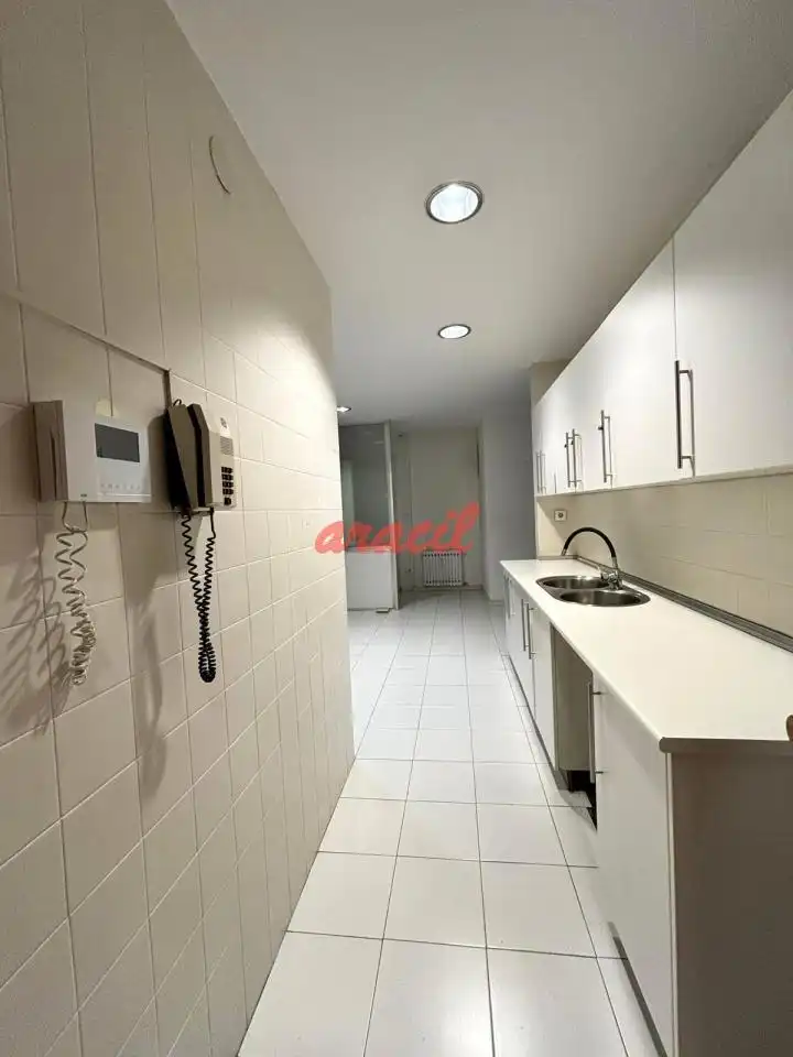 Küche von Wohnung zur Miete in Ourense Capital  mit Heizung und Terrasse