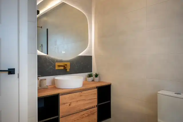 Baño de Finca rústica en venta en La Riera de Gaià con Aire acondicionado, Calefacción y Jardín privado