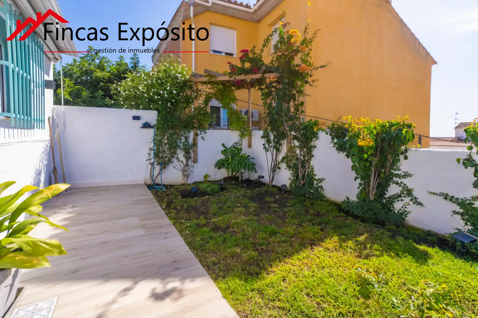 Vista exterior de Casa o xalet en venda en Vélez-Málaga amb Aire condicionat i Terrassa