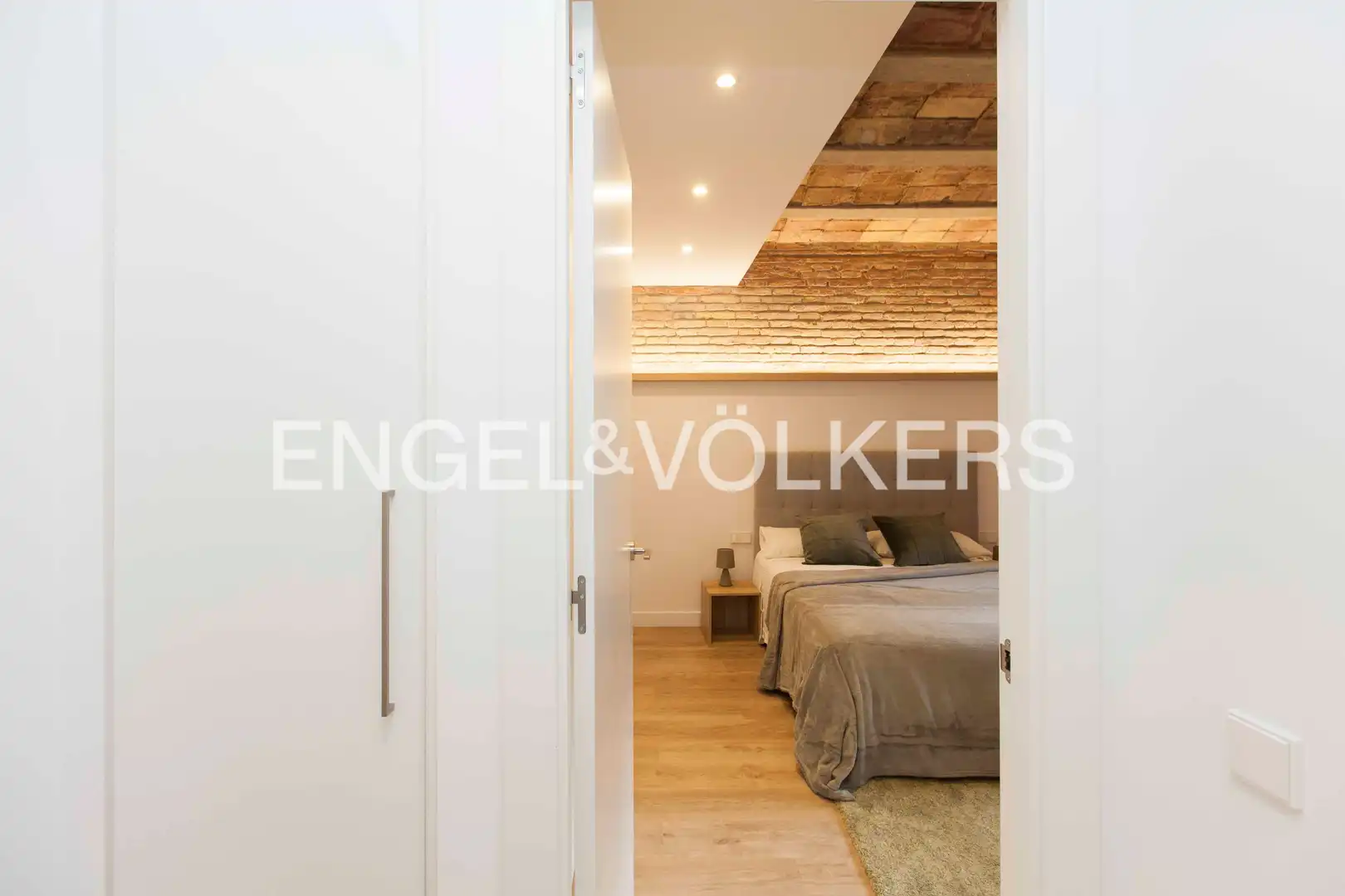 Bedroom of Flat for sale in Barcelona  with Air Conditioner, Heating and Parquet flooring