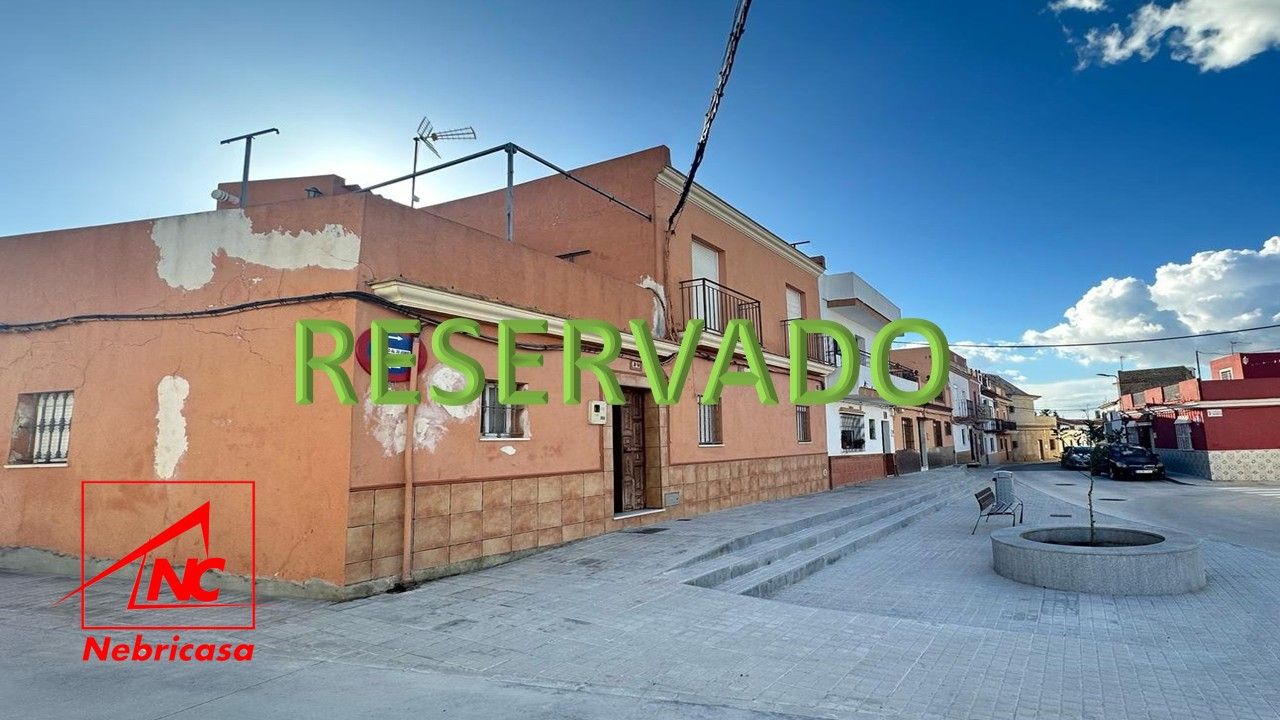 Vista exterior de Casa o xalet en venda en El Cuervo de Sevilla amb Aire condicionat i Terrassa