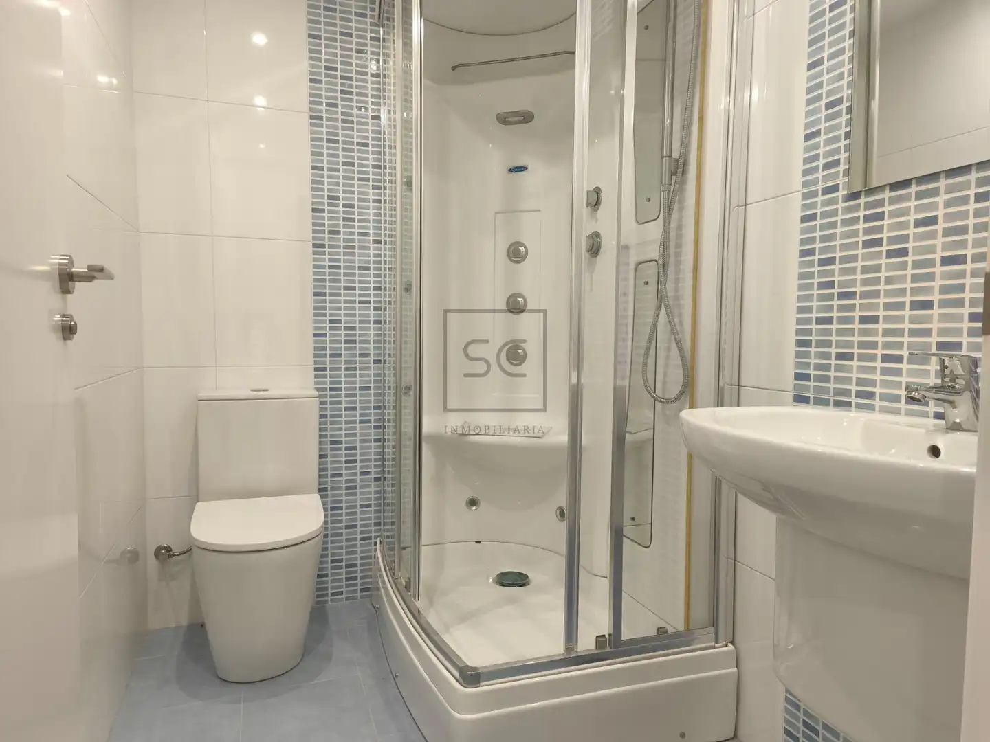 Badezimmer von Wohnungen zum Verkauf in Cedeira mit Heizung und Abstellraum