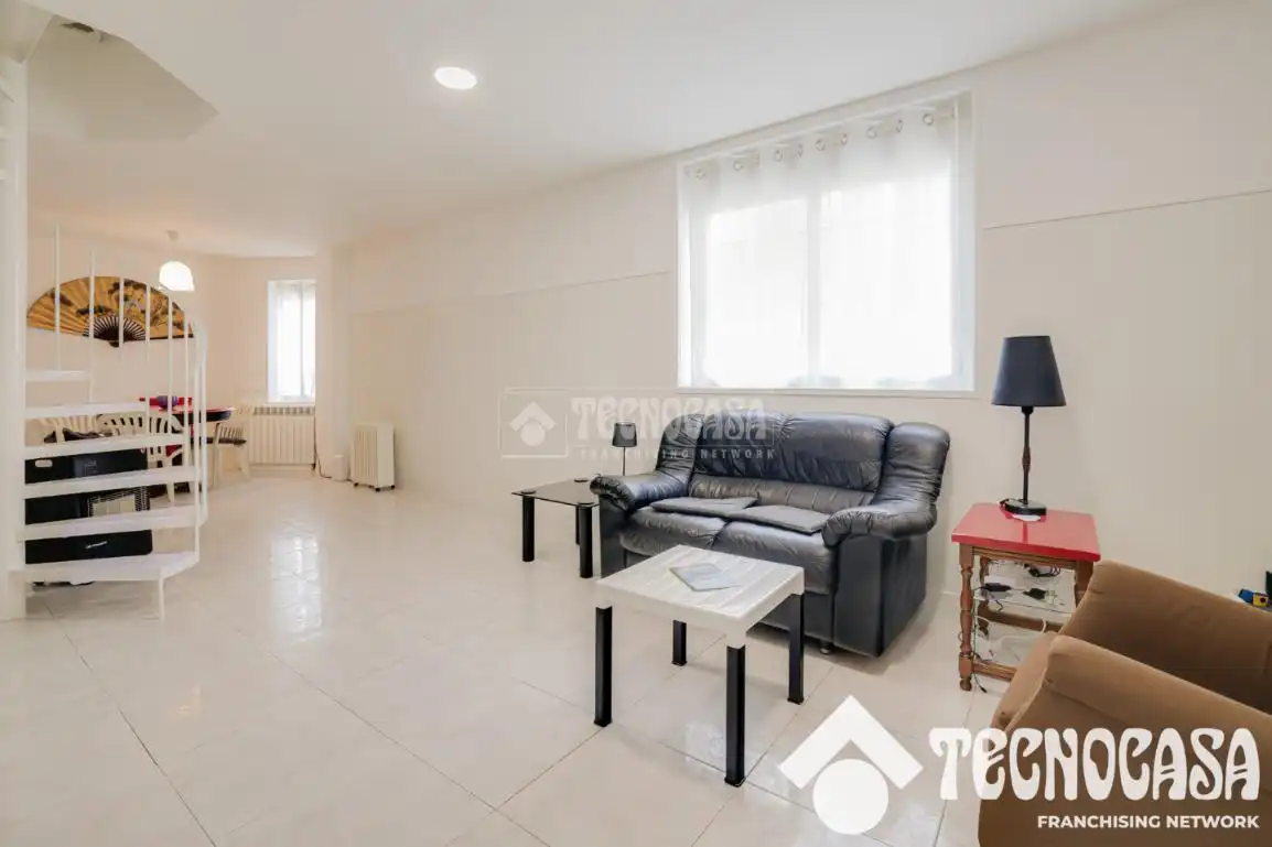 Sala d'estar de Casa adosada en venda en Rubí amb Calefacció