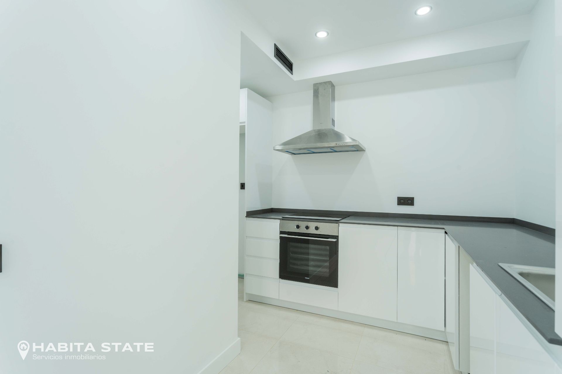 Kitchen of Flat for sale in  Almería Capital