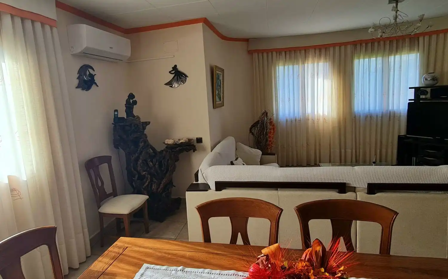 Sala de estar de Casa o chalet en venta en Vallirana con Aire acondicionado y Calefacción