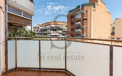 Exterior view of Flat for sale in Santa Coloma de Gramenet  with Balcony