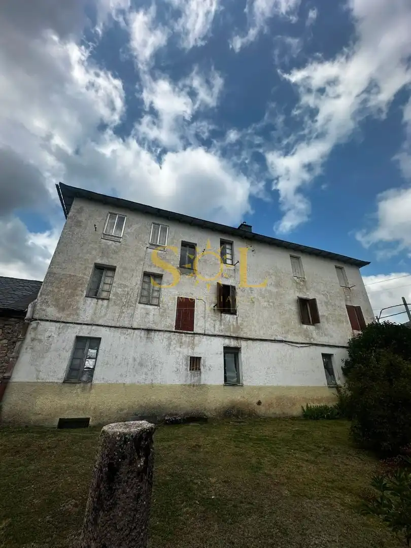 Vista exterior de Casa o chalet en venta en Cabrillanes con Calefacción y Jardín privado