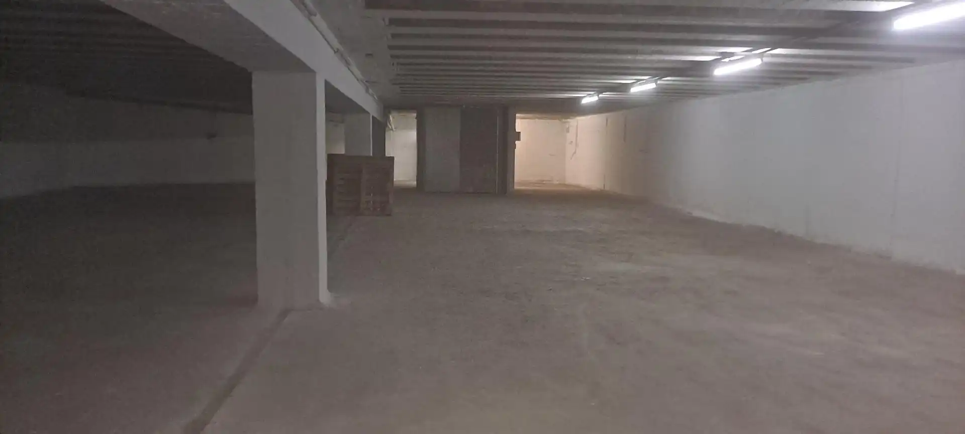 Fabrikhallen zur Miete in Dosrius