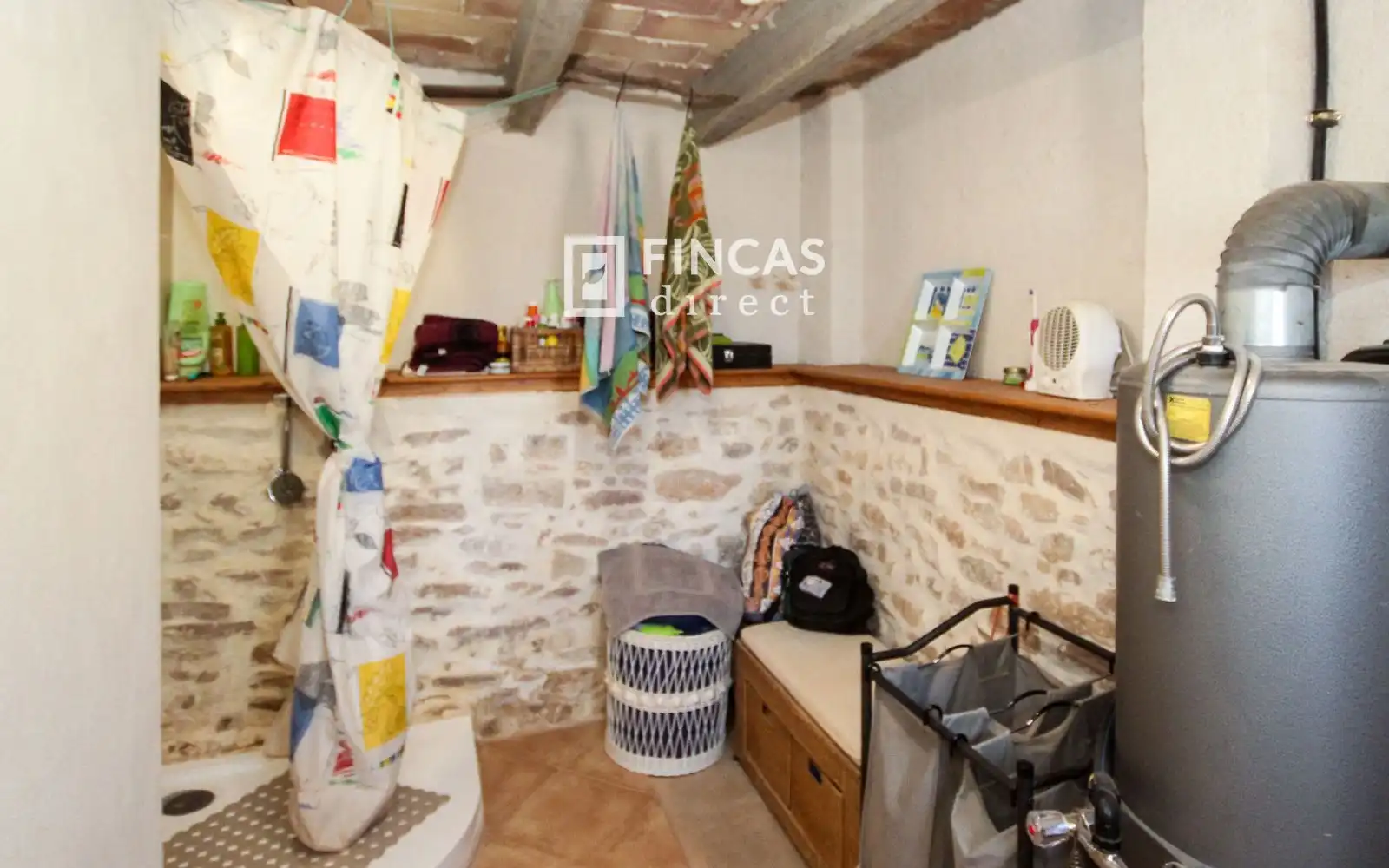 Country homes for sale in Cretas  with Air Conditioner