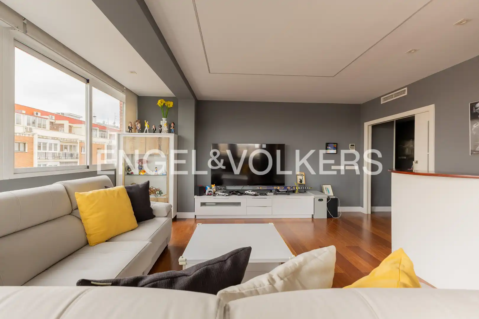 Living room of Flat for sale in Madrid  with Air Conditioner, Heating and Furnished