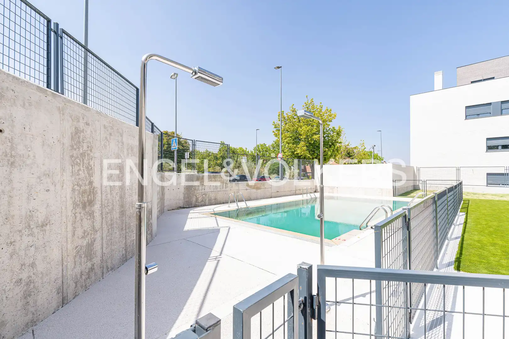 Swimming pool of Flat for rent in Las Rozas de Madrid  with Air Conditioner, Heating and Terrace