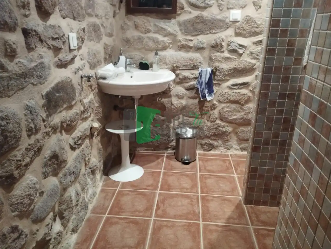 Bany de Casa o xalet en venda en Ourense Capital  amb Calefacció, Jardí privat i Moblat