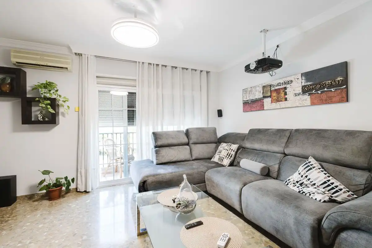 Sala d'estar de Casa adosada en venda en Marbella amb Calefacció, Terrassa i Balcó