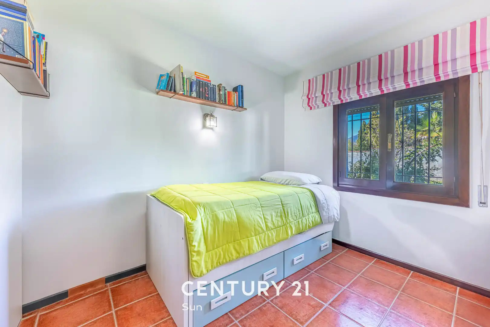 Schlafzimmer von Country house zum Verkauf in Marbella mit Privatgarten und Balkon