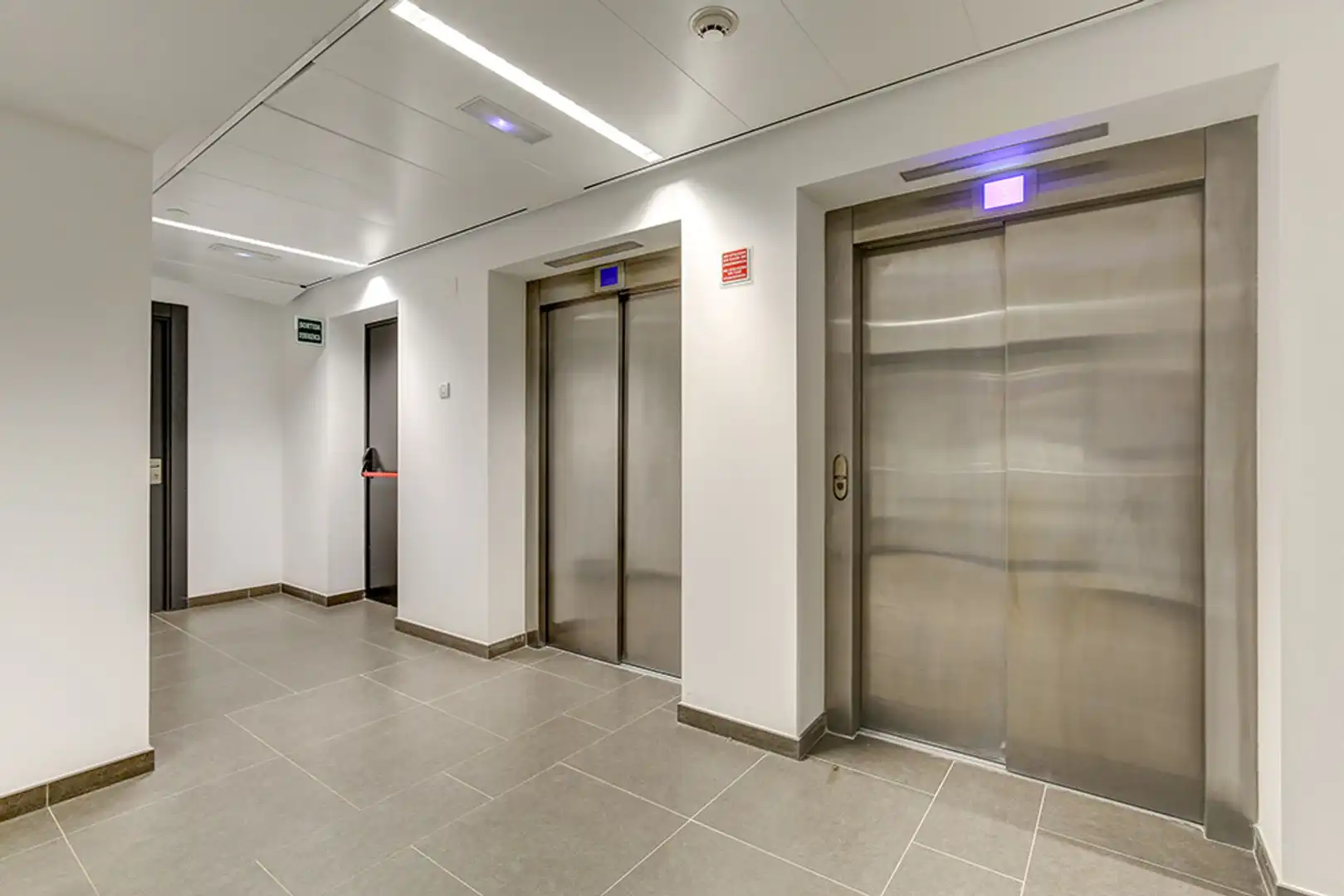 Gebäude zur Miete in Barcelona mit Alarm