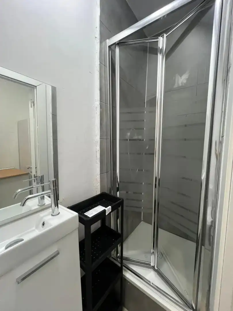 Baño de Piso para compartir en Barcelona con Calefacción y Lavadora