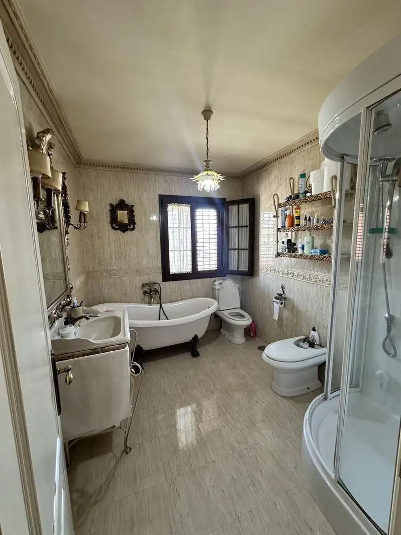 Bany de Casa o xalet en venda en Fuengirola amb Aire condicionat i Terrassa