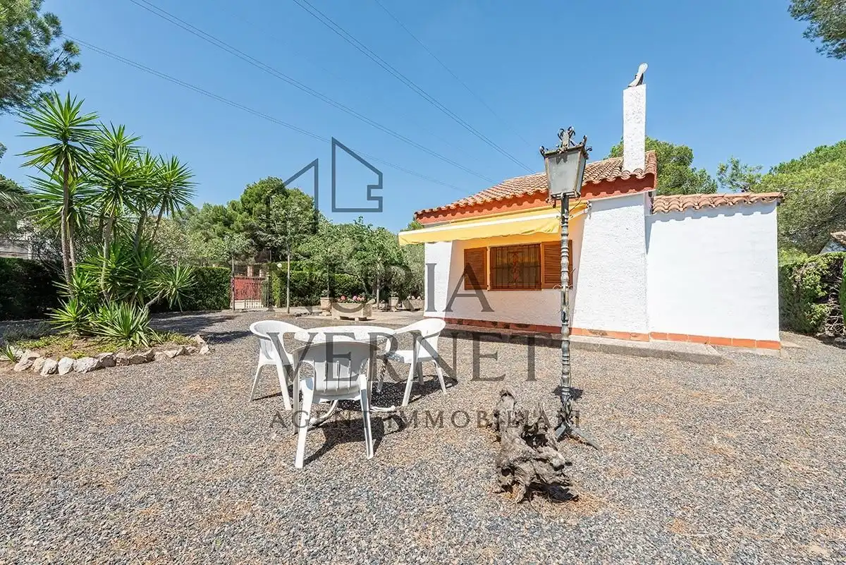 Vista exterior de Finca rústica en venda en Les Borges del Camp amb Piscina comunitària