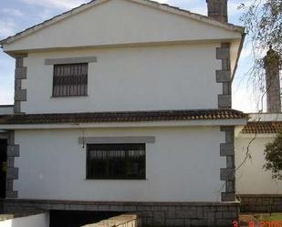 Exterior view of House or chalet for sale in Villares de la Reina  with Terrace and Swimming Pool