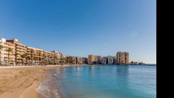 Vista exterior de Apartament de lloguer en Torrevieja amb Moblat