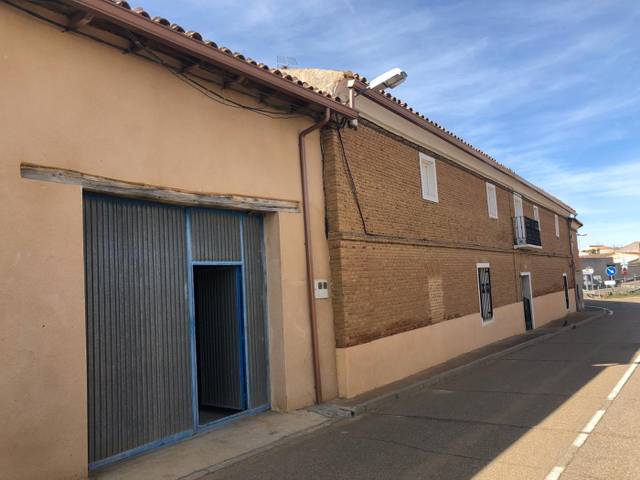 Casa adosada en Venta en PEDRERA en Valdunquillo