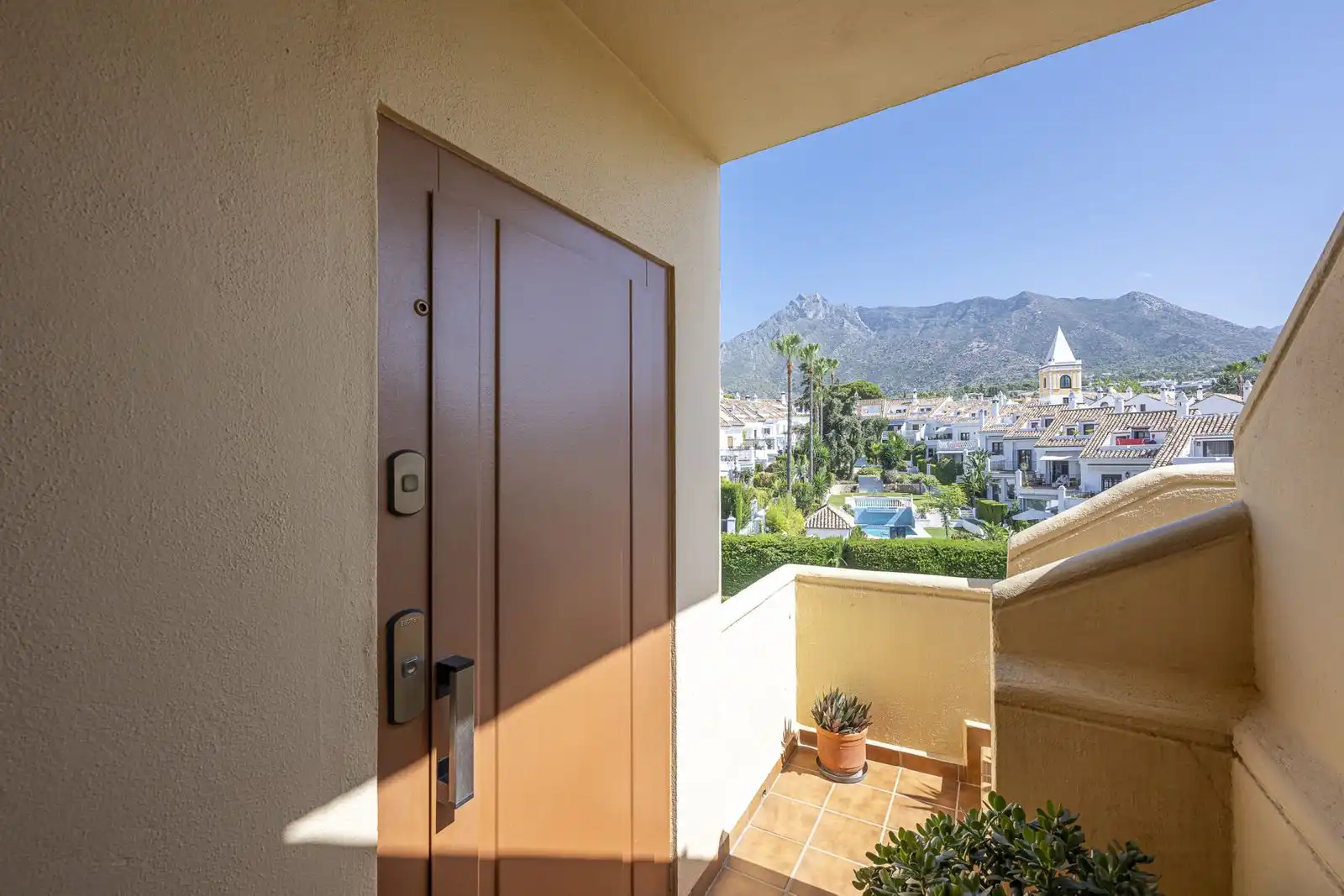 Vista exterior de Àtic en venda en Marbella amb Aire condicionat, Terrassa i Traster