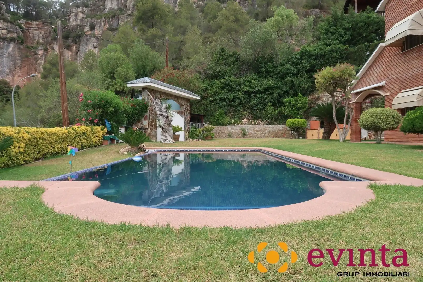 Piscina de Casa o chalet en venta en Vallirana con Calefacción, Jardín privado y Terraza