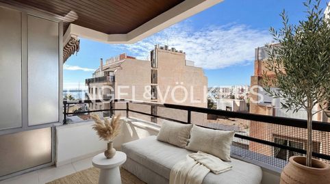 Piso de 141 m para reformar en el centro de Torrevieja con terraza y vistas al puerto
