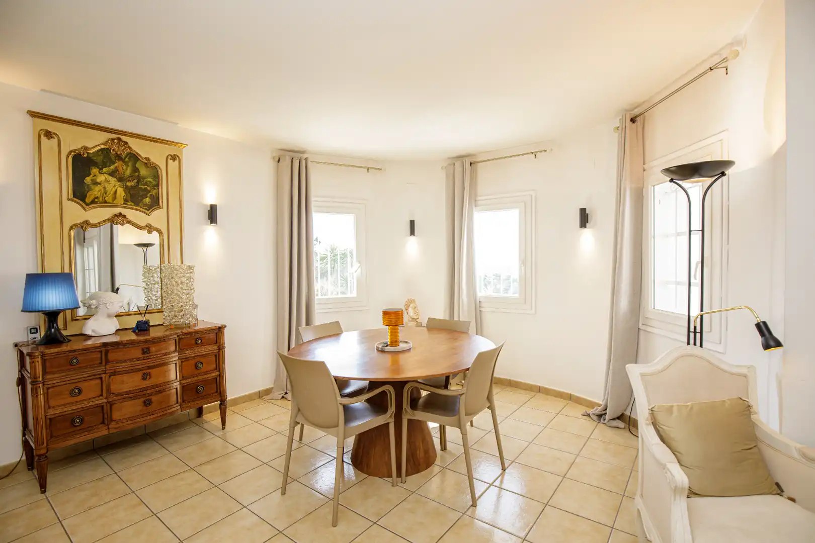 Menjador de Casa o xalet en venda en L'Escala amb Aire condicionat, Jardí privat i Terrassa