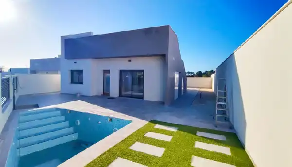 Chalet con piscina en venta en Pilar de la Horadada ciudad