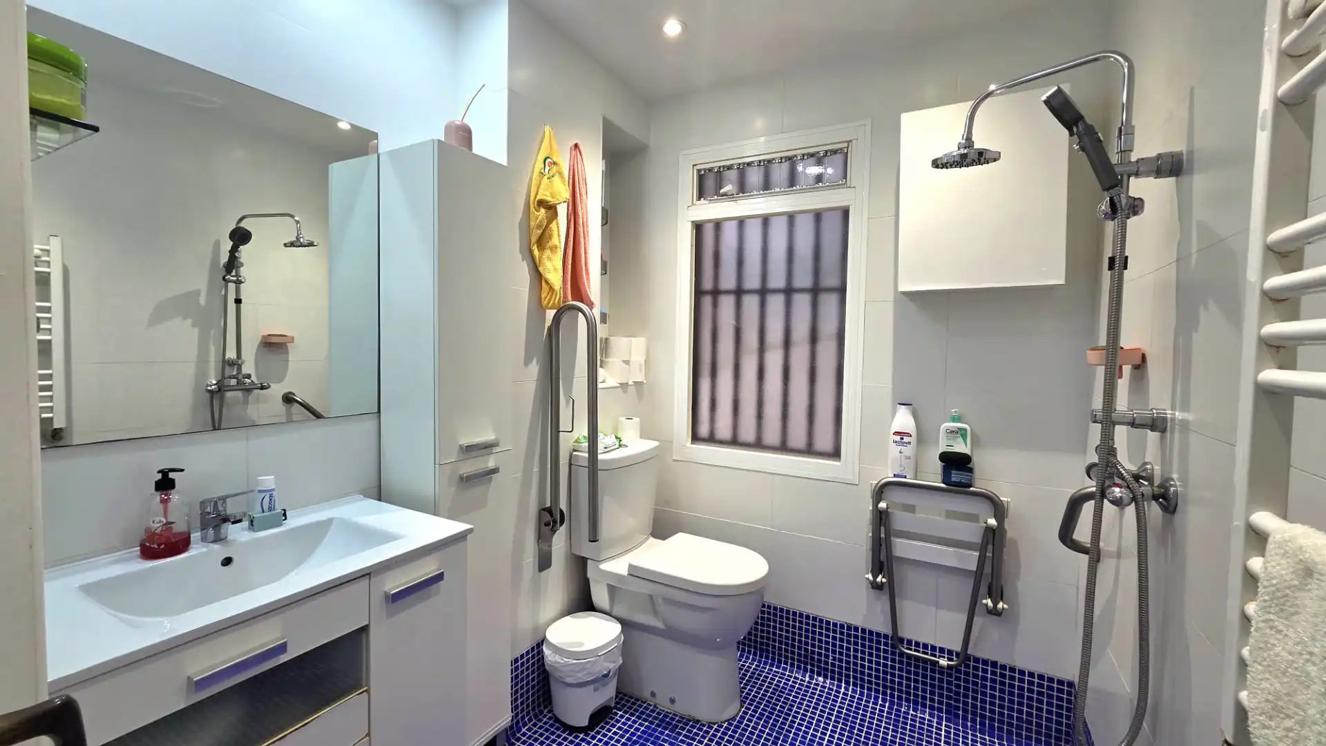 Baño de Piso en venta en Parla con Aire acondicionado, Calefacción y Terraza
