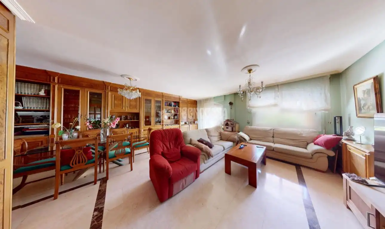 Sala de estar de Casa adosada en venta en Leganés con Calefacción, Parquet y Terraza