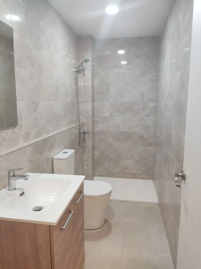 Baño de Casa o chalet de alquiler en Viladecans con Aire acondicionado, Calefacción y Jardín privado