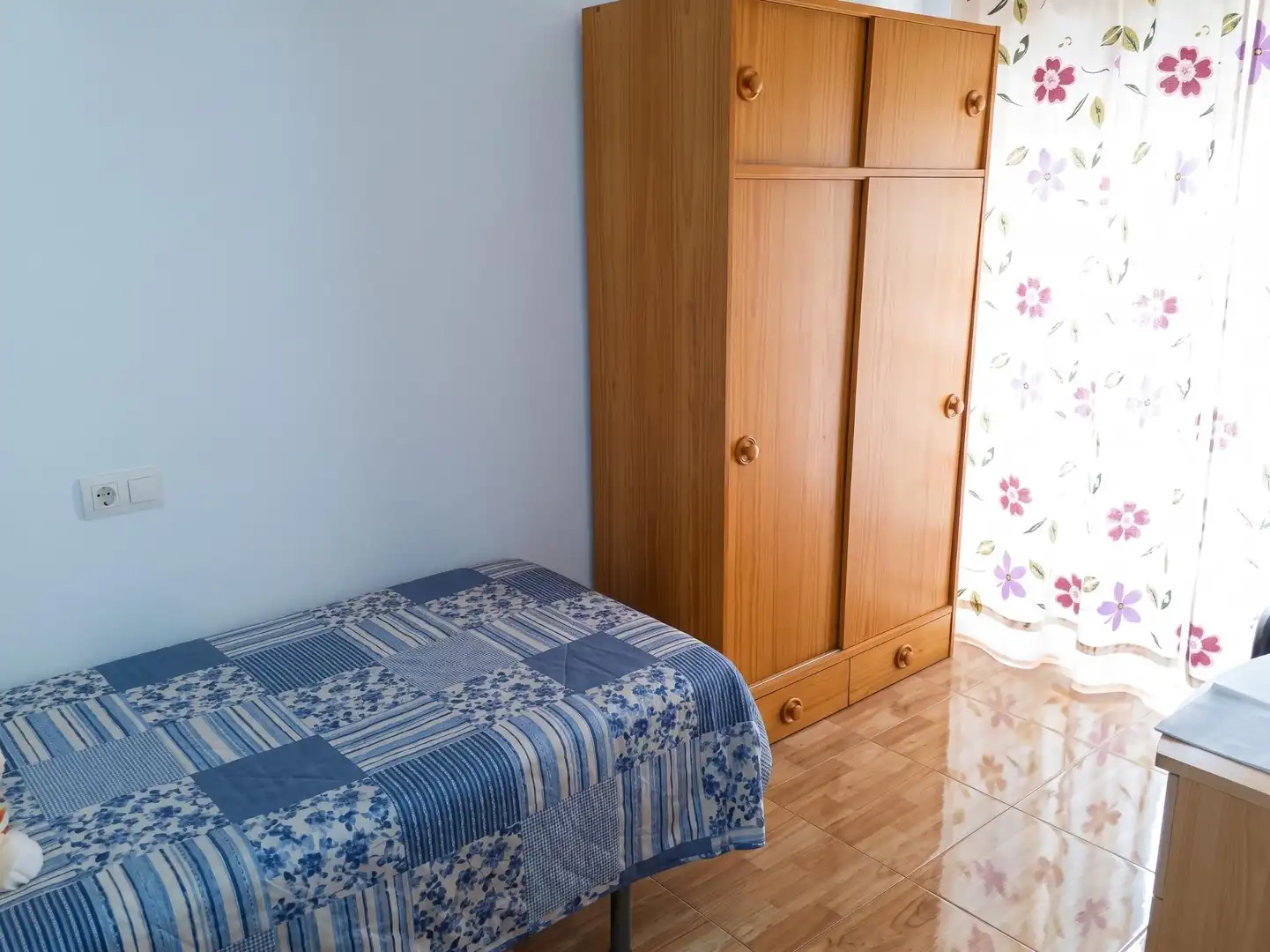 Bedroom of Flat for rent in Granada  with Air Conditioner, Heating and Furnished