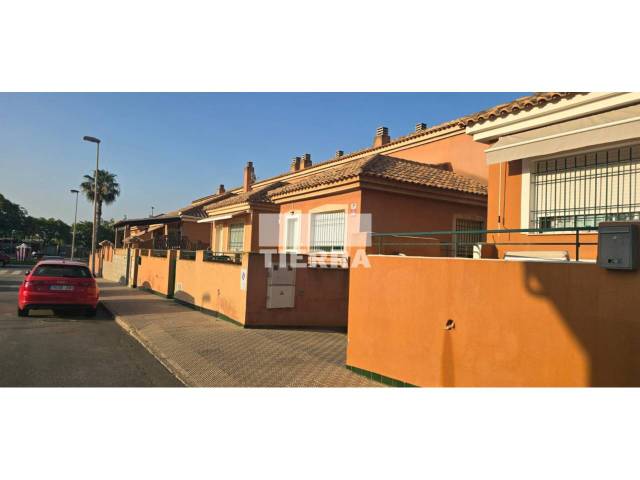 Casa adosada en Venta en Calle Ben Edrim en El Algar