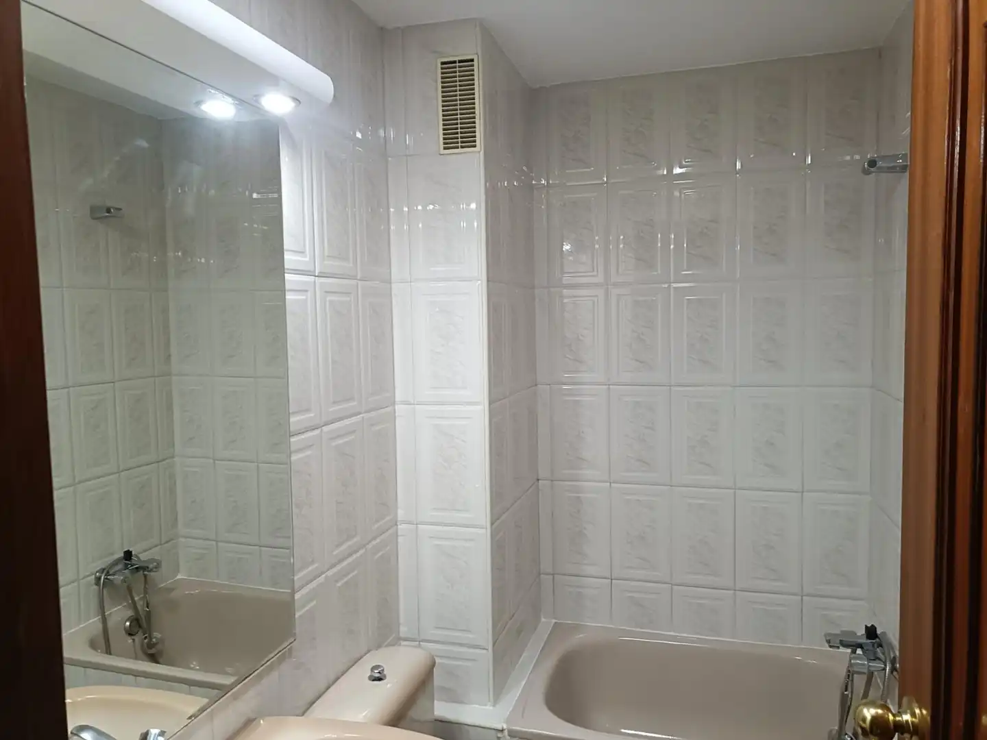 Badezimmer von Wohnung zur Miete in Granada mit Heizung, Privatgarten und Terrasse