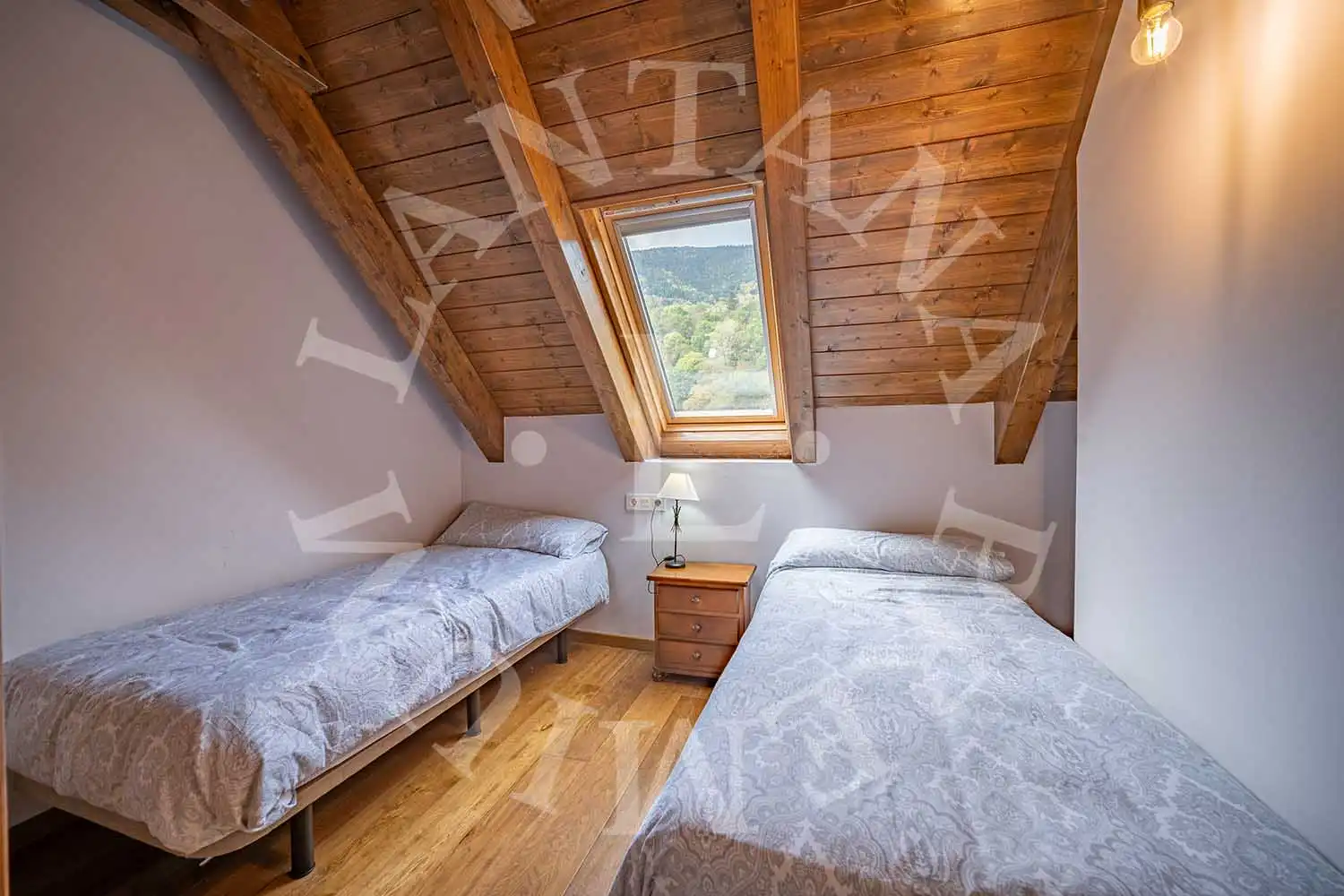 Habitación de Casa adosada en venta en Vielha e Mijaran con Calefacción, Jardín privado y Parquet