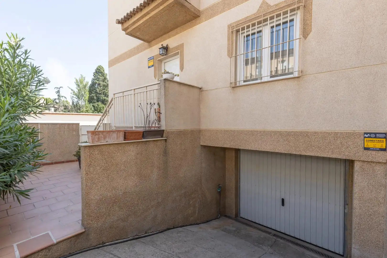 Vista exterior de Casa adosada en venda en Santa Fe amb Calefacció i Piscina comunitària