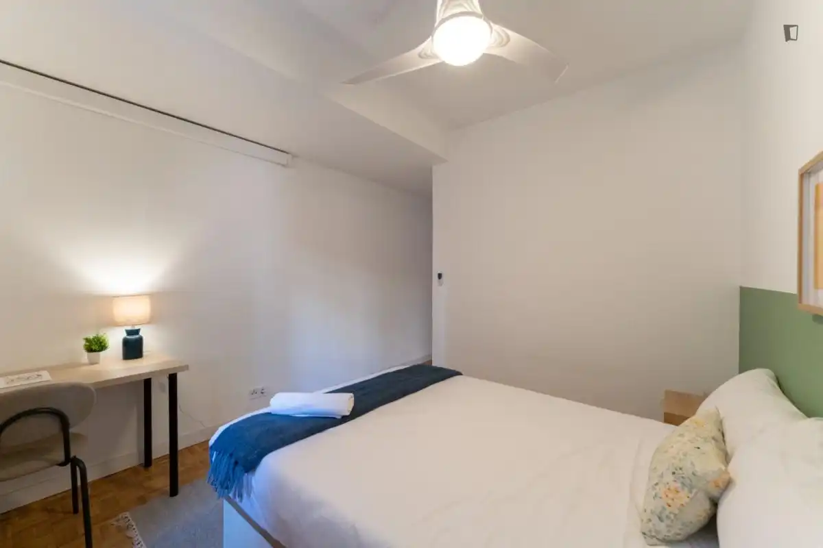 Bedroom of Apartments for share in Madrid  with Furnished, Oven and Washing machine