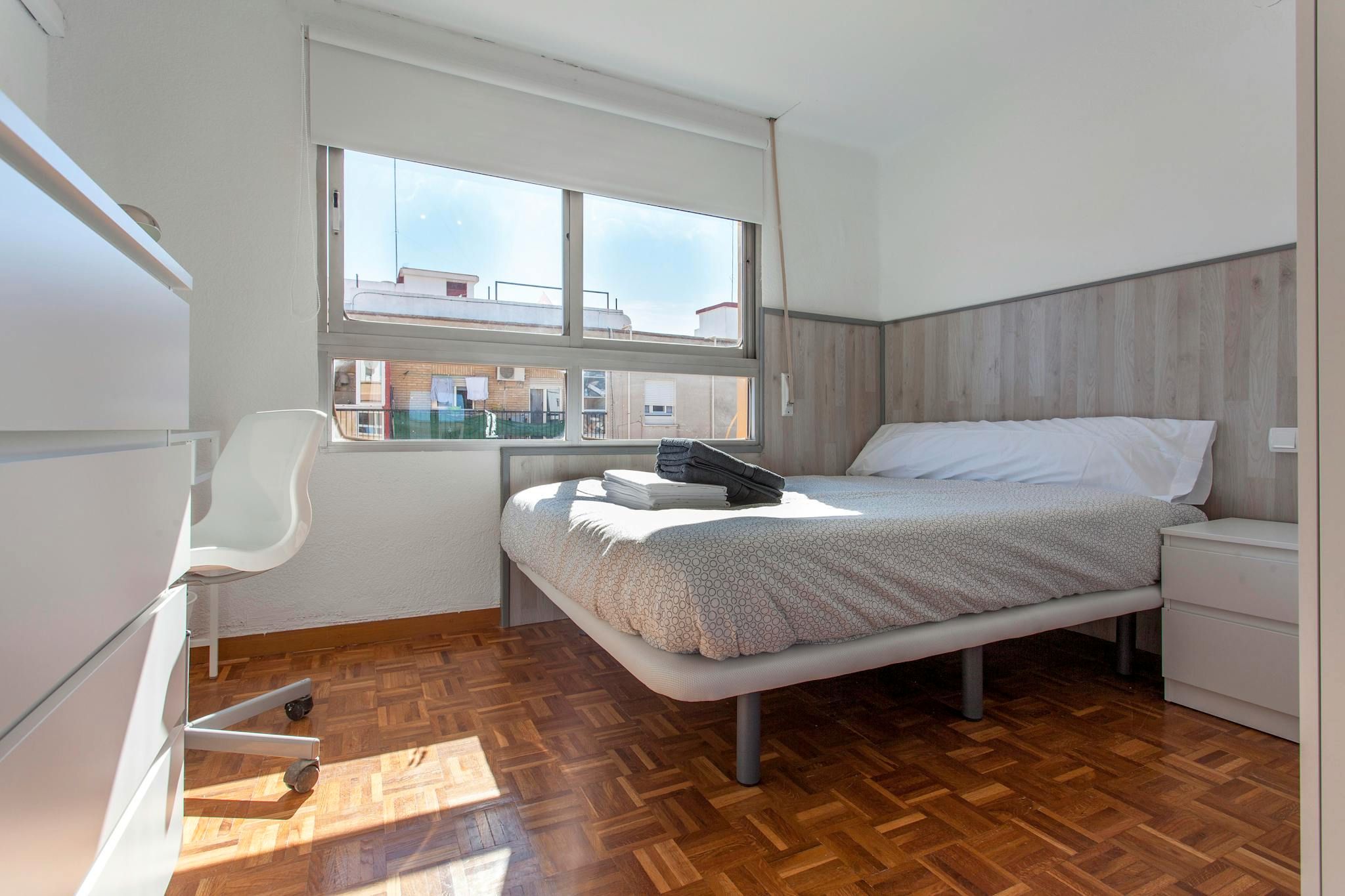 Bedroom of Flat to share in  Valencia Capital  with Air Conditioner, Heating and Furnished