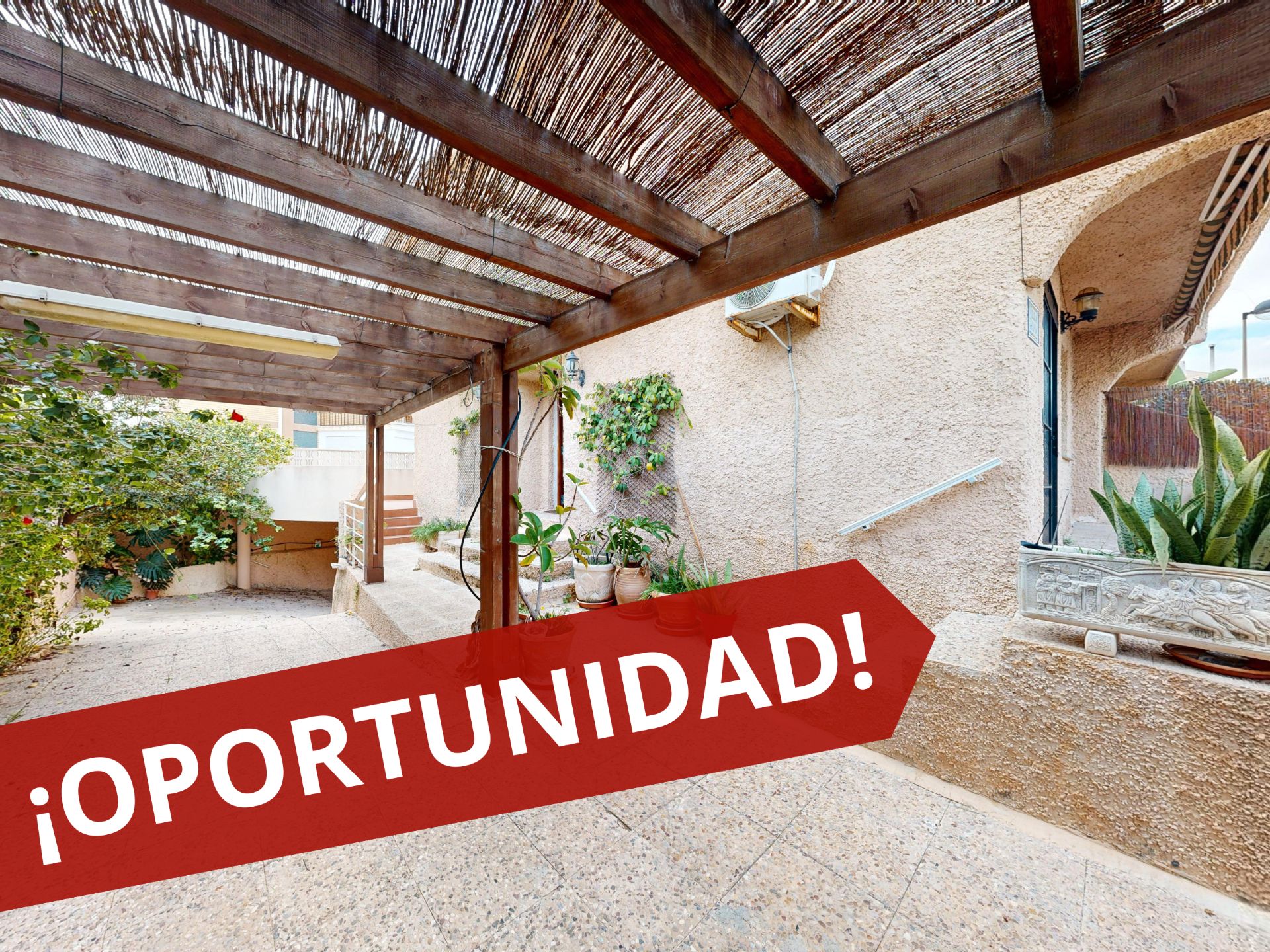 Vista exterior de Casa adosada en venda en Cartagena amb Aire condicionat, Jardí privat i Terrassa
