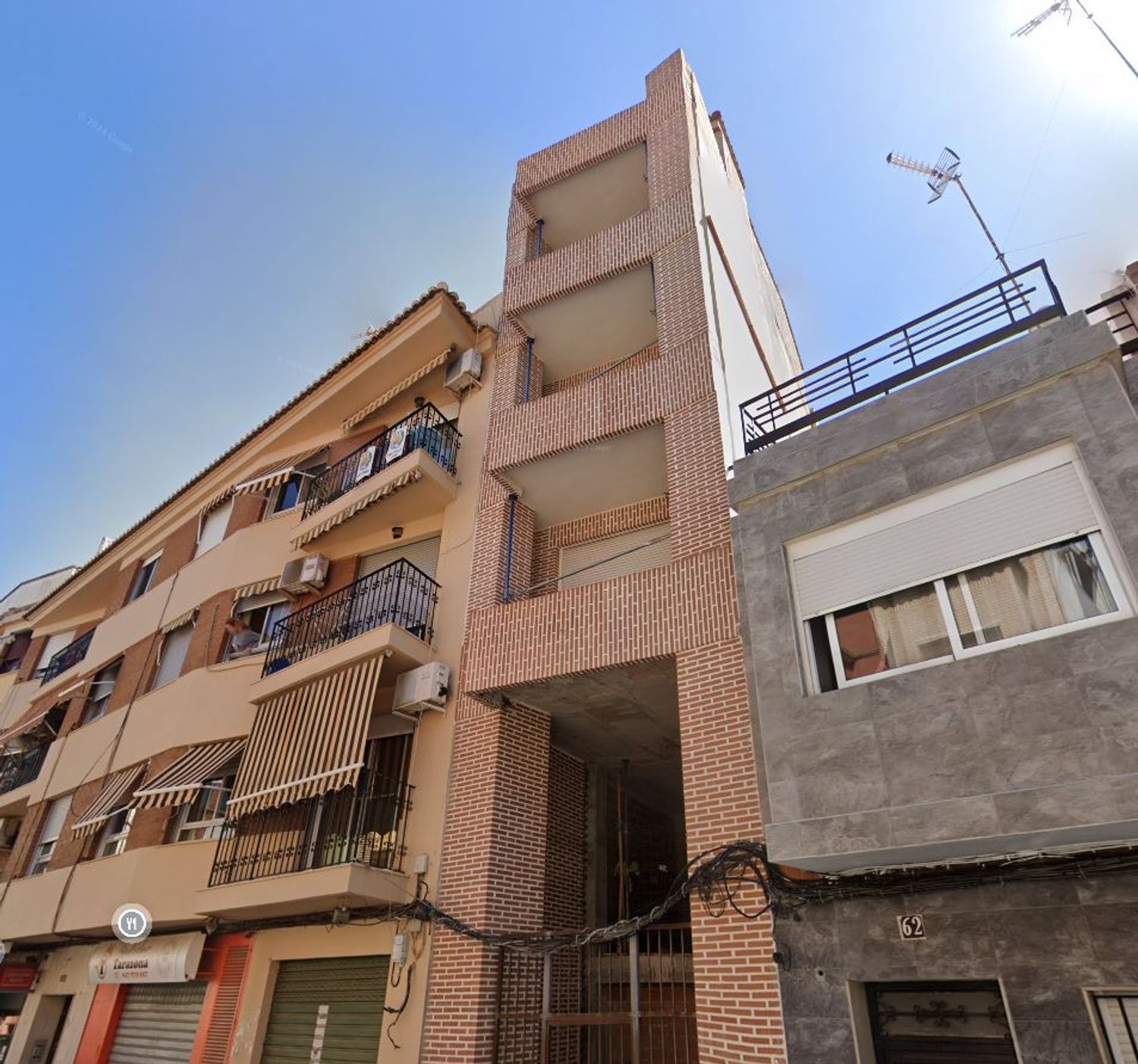 Vista exterior de Edifici en venda en Alzira